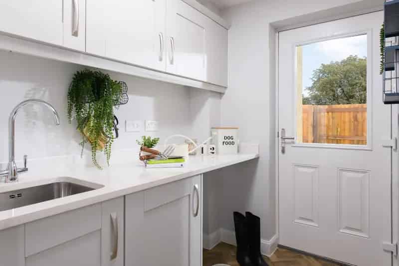 4 Bed House for Sale - Upgraded Kitchen Solar Panels Electric Charging Pod