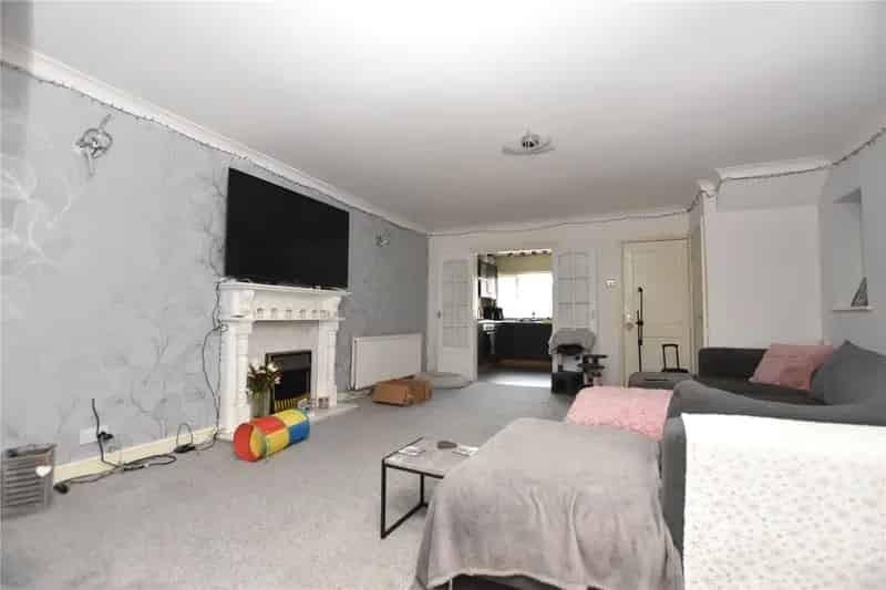 3 Bed Semi-Detached House Woodhouse Lane