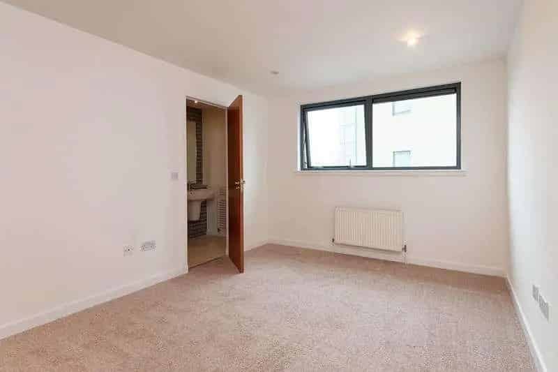 2 Bed Flat for Sale Stunning Clyde Views Modern Kitchen Secure Parking