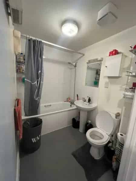 1 Bedroom Flat Near Southgate and Bounds Green Stations