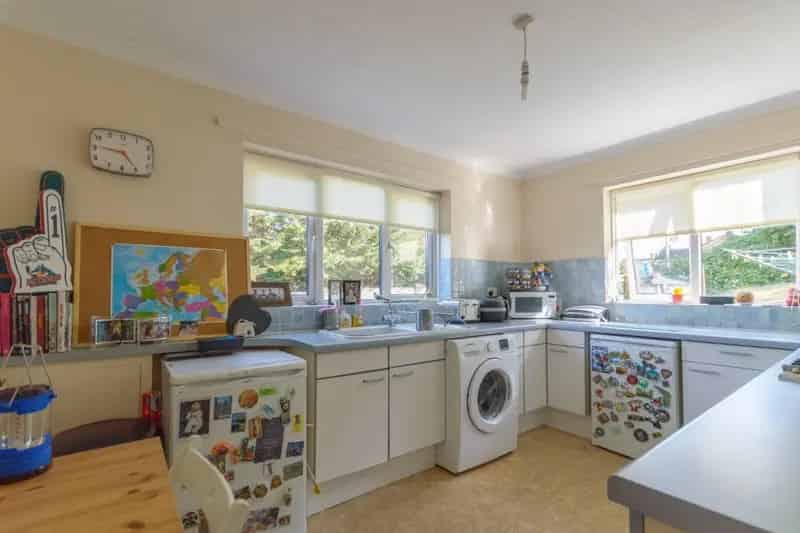 Spacious 2-Bed Ground Floor Flat Salisbury Shady Bower September Move-In