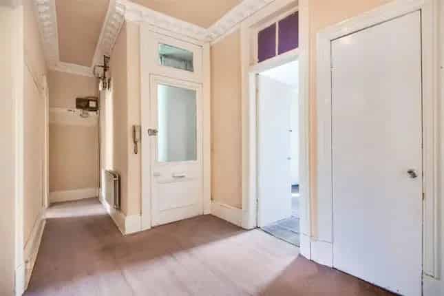 3 Bedroom Apartment for Sale North Kelvinside Glasgow