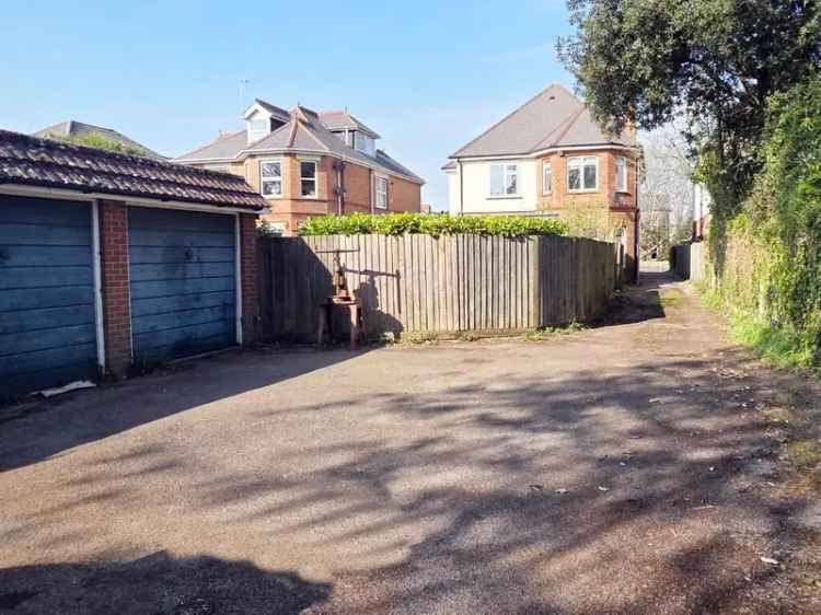 6 Bedroom Detached House for Sale Large Plot 4 Garages Annex Flat