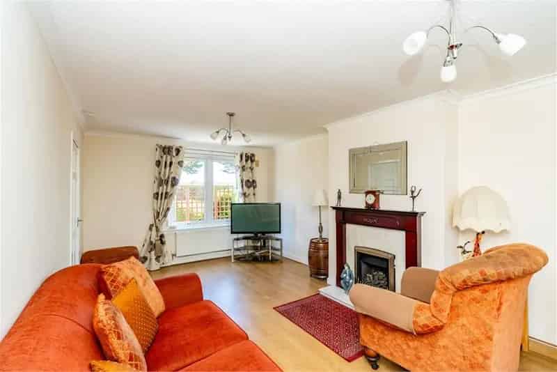 3 Bed End Terrace House with 2 Reception Rooms and Large Garden