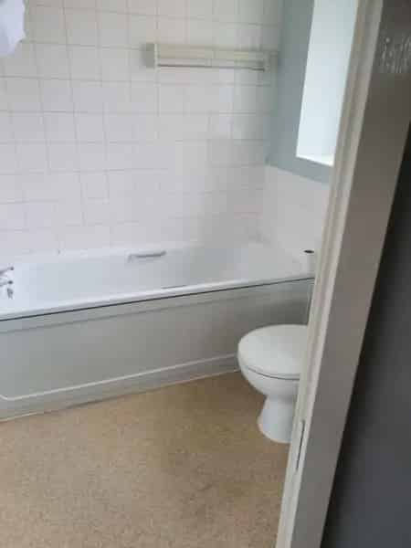 2-Bedroom Apartment with Spacious Bathroom and Storage