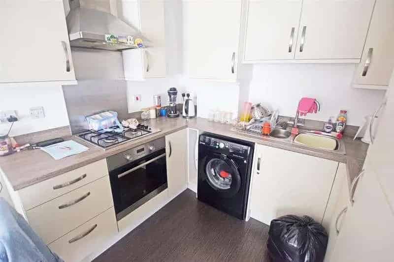 1 Bed Flat for Sale in Strood Rochester Near Train Station