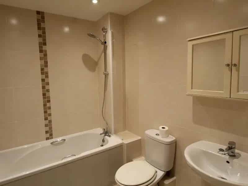 2 Bedroom House Highcliffe Town Centre Near Shops and Beaches