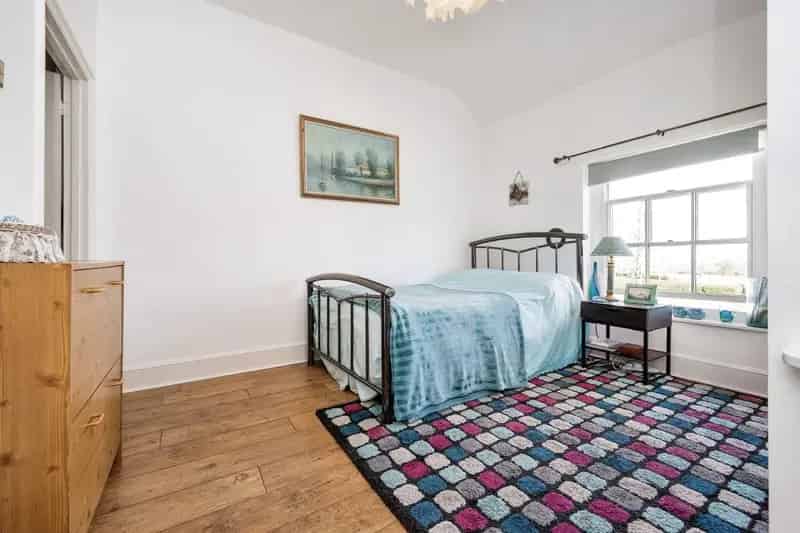 Countryside Living near Milton Keynes: 3 Bed House with 10 Acres of Gardens