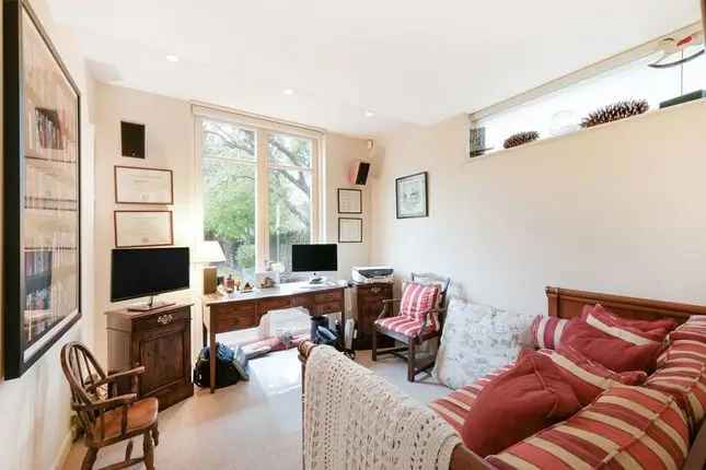 Detached House for Sale in London W4 3 Double Bedrooms 3 Bathrooms