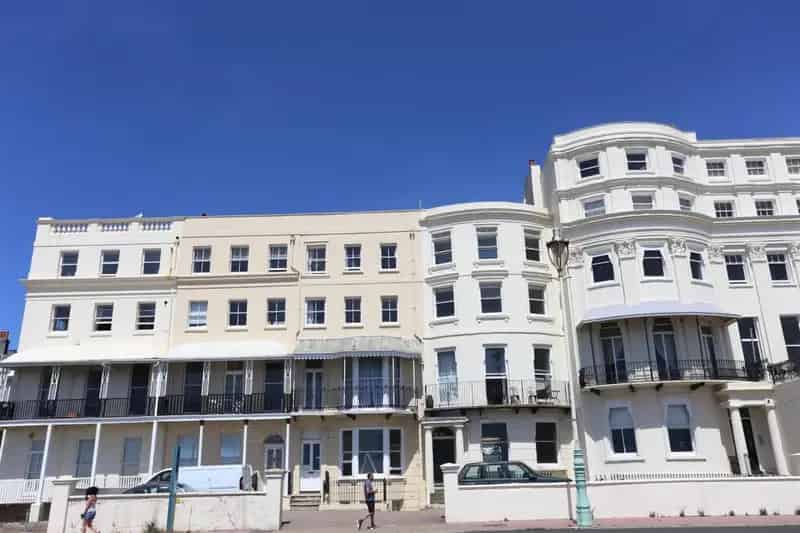 2 Bedroom Seafront Flat Near Amex & Hospital