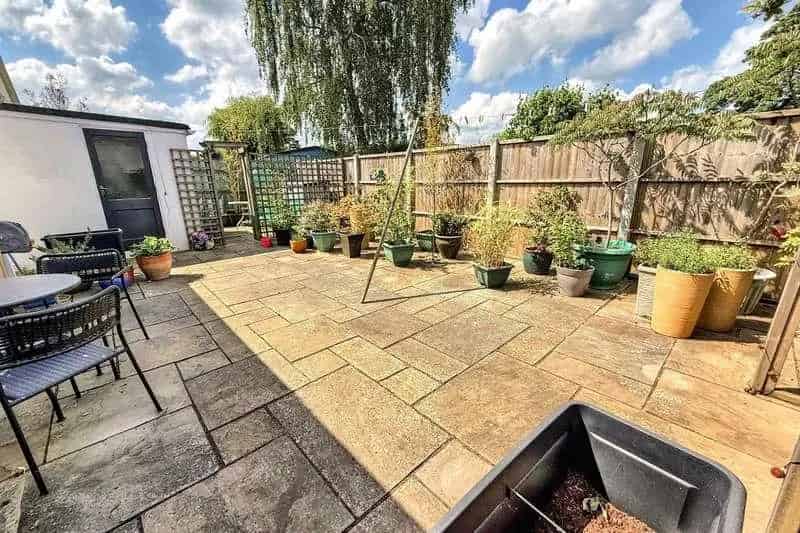 2 bed house for sale