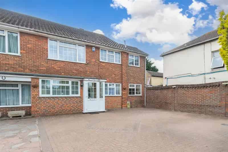 4 Bedroom Semi-Detached House for Sale