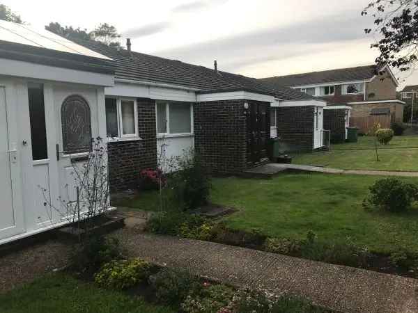 Bungalow For Rent in Folkestone and Hythe District, England