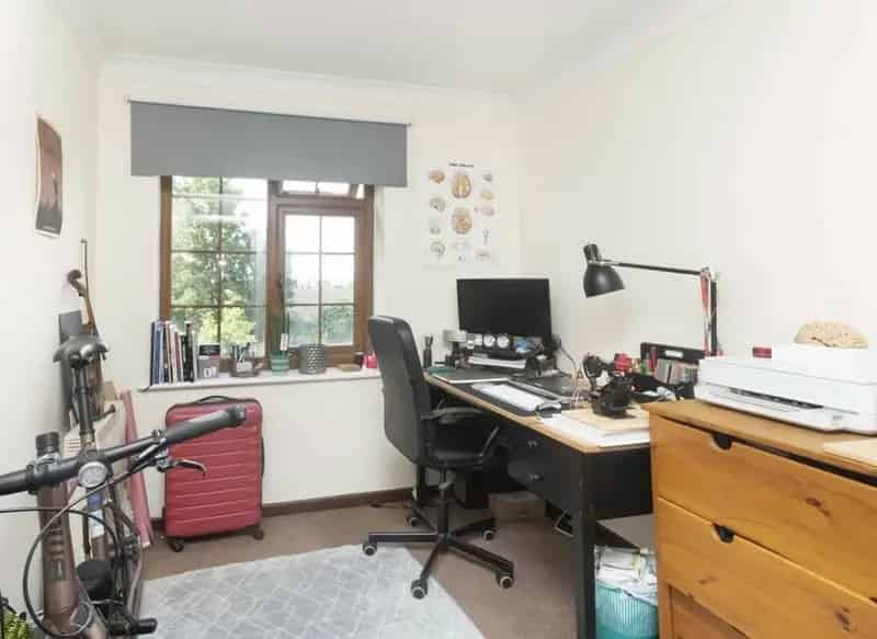 Two Bedroom Flat Near Transport Links
