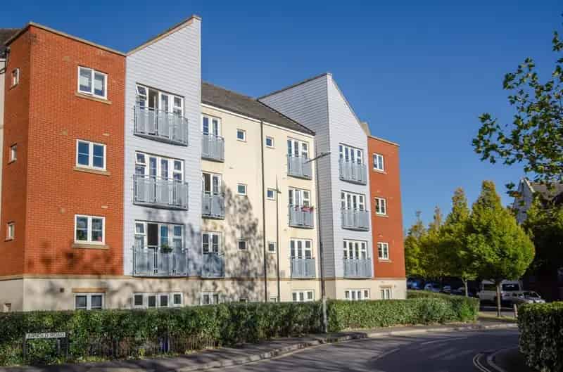 2 Bedroom Flat for Sale - No Onward Chain