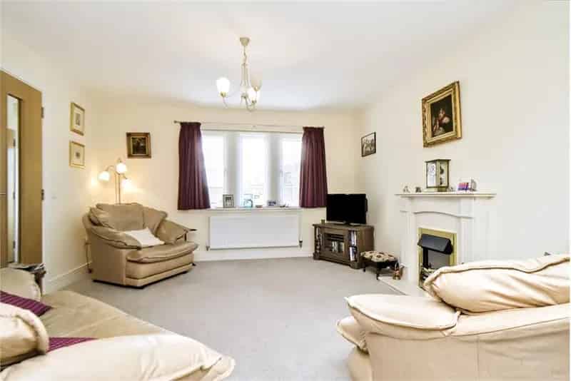 5 Bed Detached House 2 Reception Rooms Modern Family Home