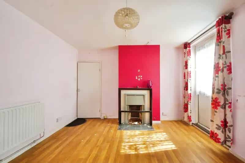One Bedroom Garden Flat Near Victoria Park