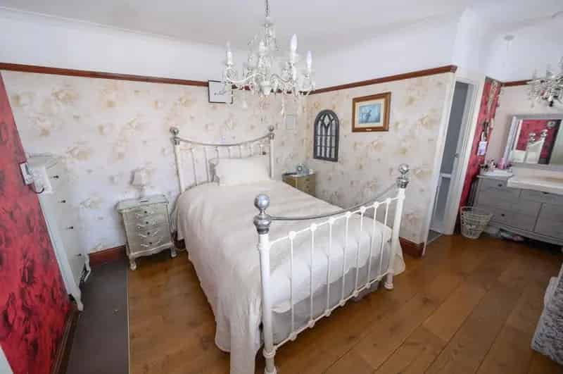 4 Bed Extended Semi-Detached House for Sale