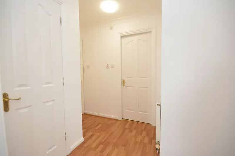 2 Bed Flat Falkirk - Walk in Condition - Private Parking