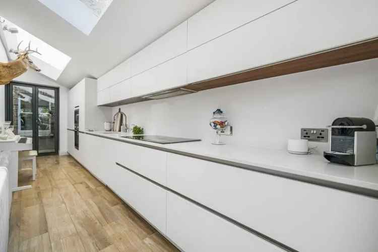 Flat For Sale in London, England