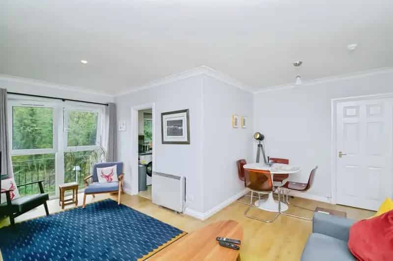 2 Bedroom Flat Penarth Marina Cardiff Bay