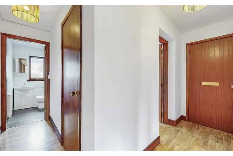 2 Bed Flat Strathaven - Modern Kitchen, Spacious Lounge, Great Location