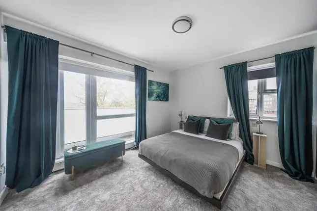 Flat to rent in Avenue Road, St John's Wood, London NW8