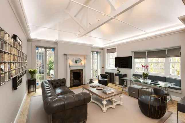 Flat to rent in North Audley Street, Mayfair, London W1K, United Kingdom