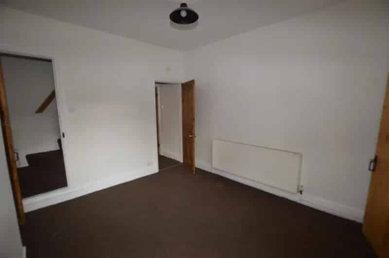 3 bedroom House
 To Let 
Total Size: 905 SQ FT
