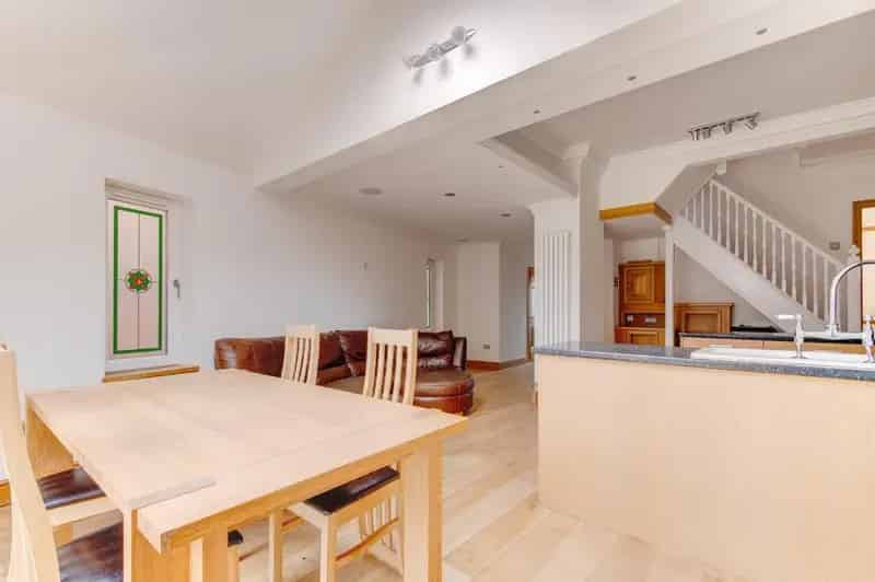 4 Bedroom End of Terrace House for Sale