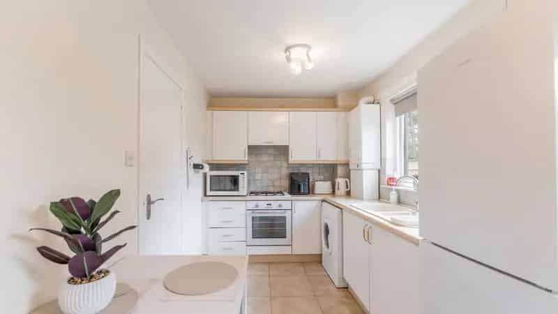 2-Bedroom Mid-Terrace Home in Anniesland