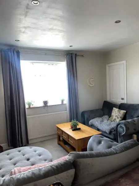 Flat For Rent in Arun, England