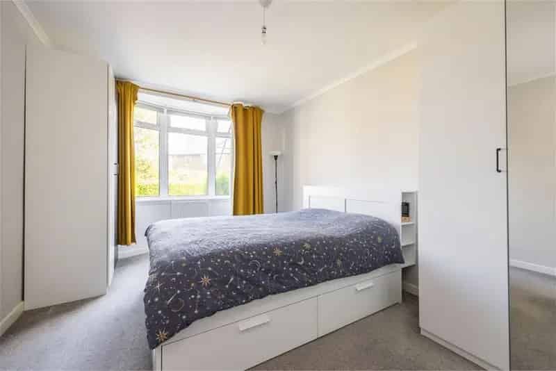 2 Bed Flat - Lower with 1 Reception Room