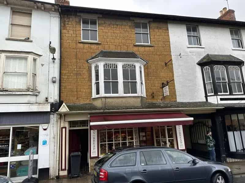 Retail Premises with Spacious Maisonette
