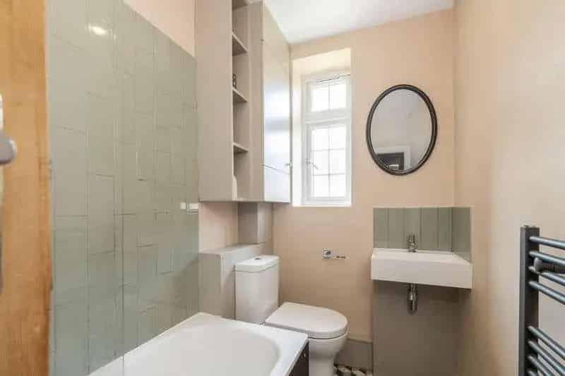 2 Bed Flat for Sale near Forest Hill Station