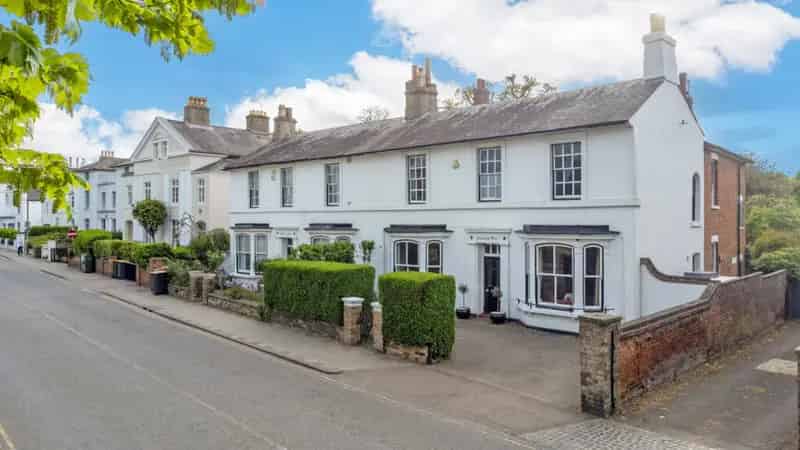 5 Bedroom Semi Detached House for Sale Bedford
