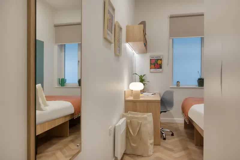 Student Ensuite Rooms and Studios 44 46 48 51 Week Contracts