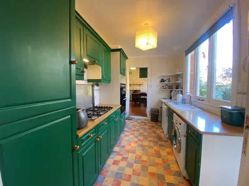 6 Bedroom Semi Detached House For Sale