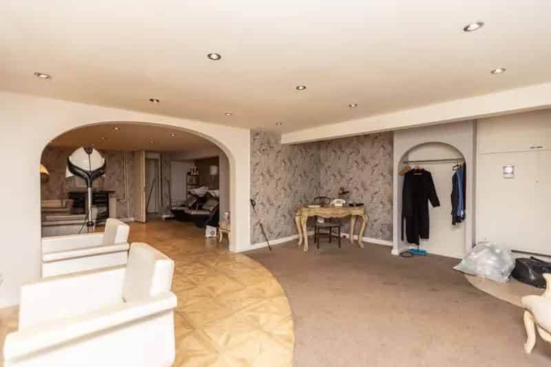 Commercial Property To Let in Castleford Town Center 2150 SQ FT