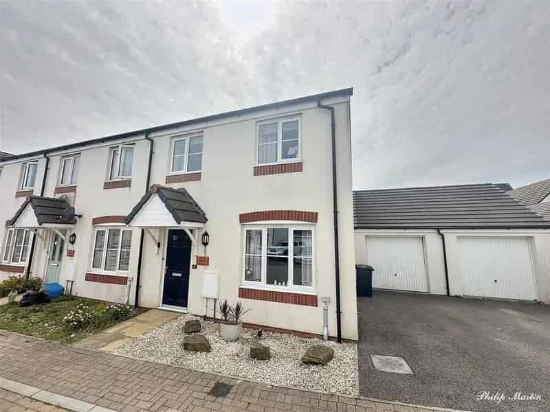 3 bedroom end of terrace house for sale