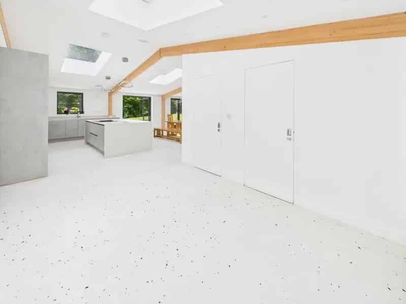 6 Bed House for Sale - Modern Conversion Family Home