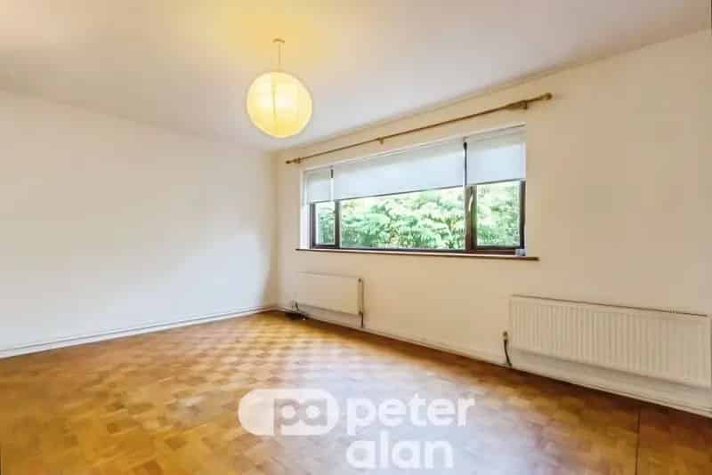 2 bedroom flat