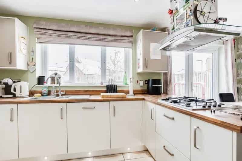 Four Bedroom Detached House Wakefield