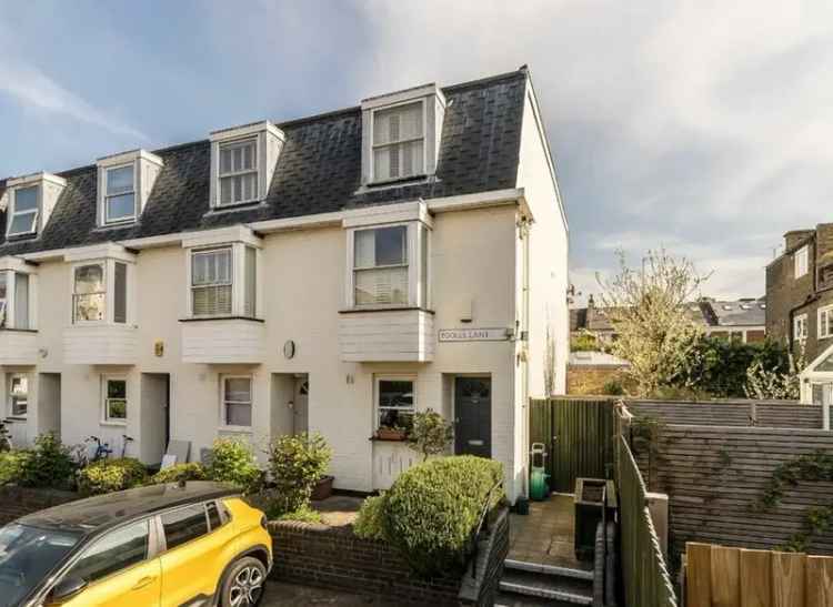 Four Double Bedroom House in Gated Development