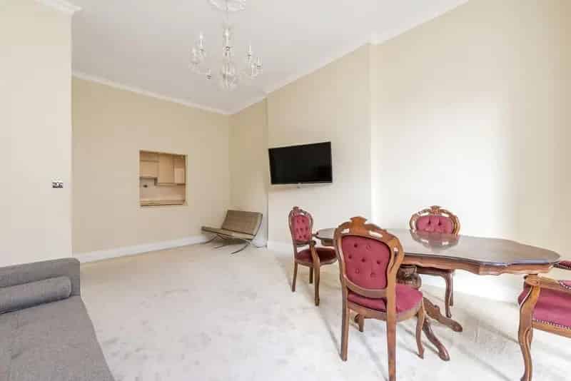 2 Bedroom Apartment near Kensington Olympia Station