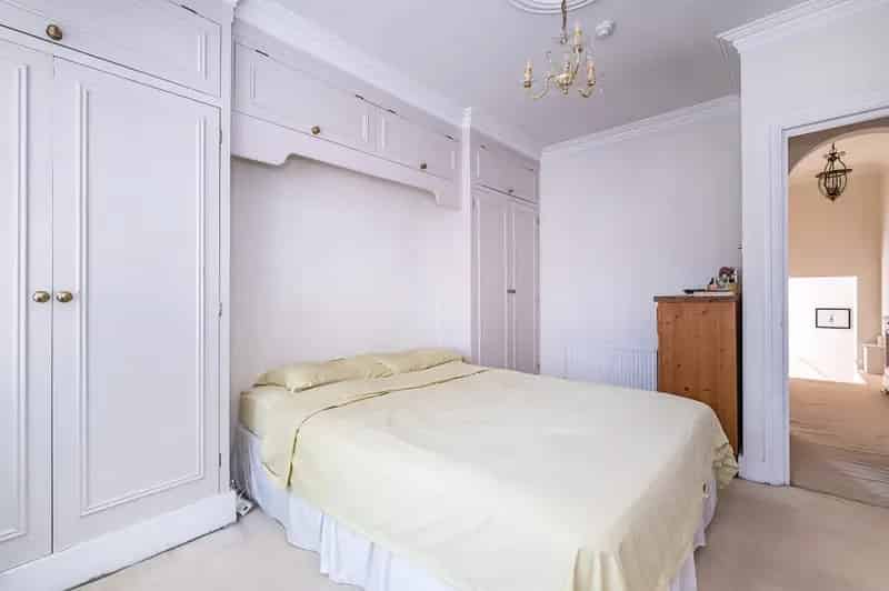2 Bedroom Flat for Sale near Eel Brook Common