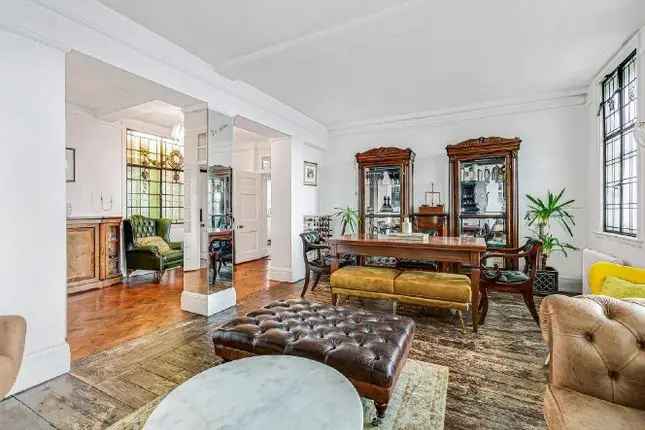 Flat for sale in Baker Street, London NW1