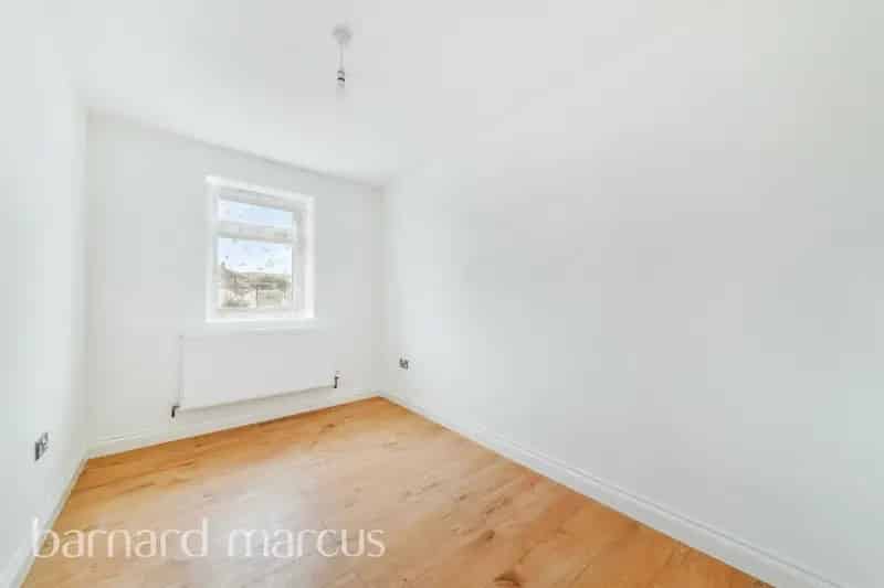 Modern 3-Bed House Near Trams and Schools