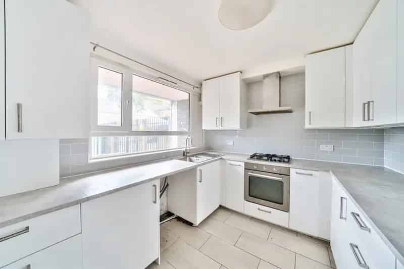 3 Bed Split Level Maisonette Near Stockwell Tube