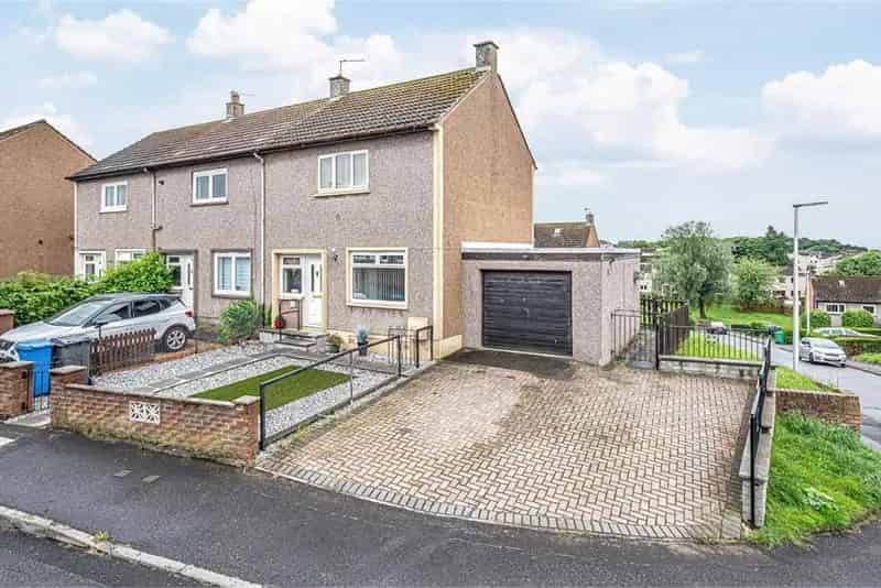 2 Bed Semi Detached House with 2 Reception Rooms and Garage